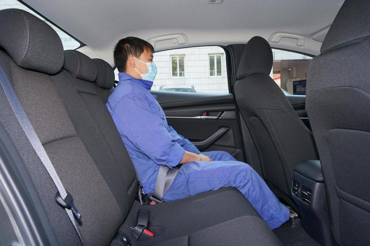 昂克赛拉后排真的很小吗 昂克赛拉后排真的很小吗图片