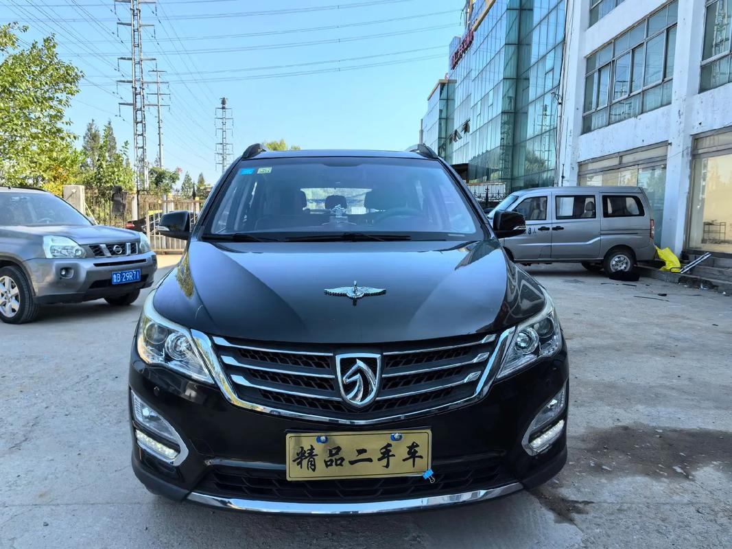 宝骏560报价及图片5座多少钱 宝骏560官方报价多少钱一辆