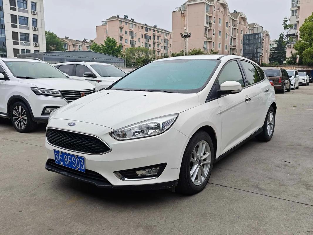 2017福特福克斯两厢报价及图片／福特福克斯17年16三厢车价格