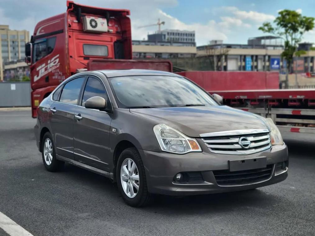 日产轩逸2010款图片(老款日产轩逸2010款)