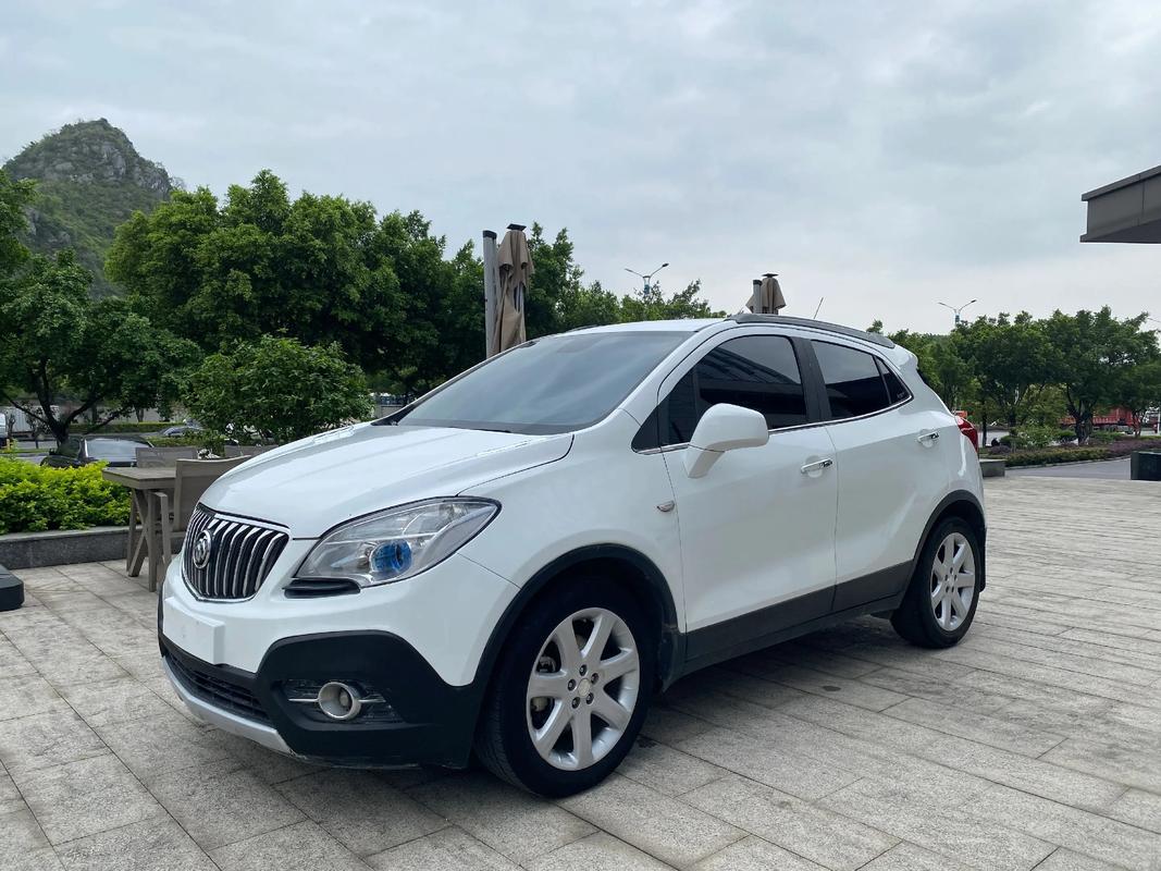 别克小越野昂科拉／别克昂科拉越野视频