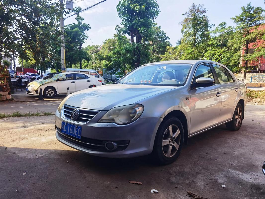 2010宝来车价格及图片 2010款宝来老款图片