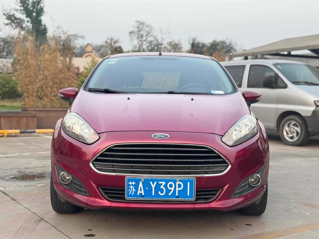 2014年福特嘉年华,2014年福特嘉年华小型车冬天怎么经常出现雪花标志